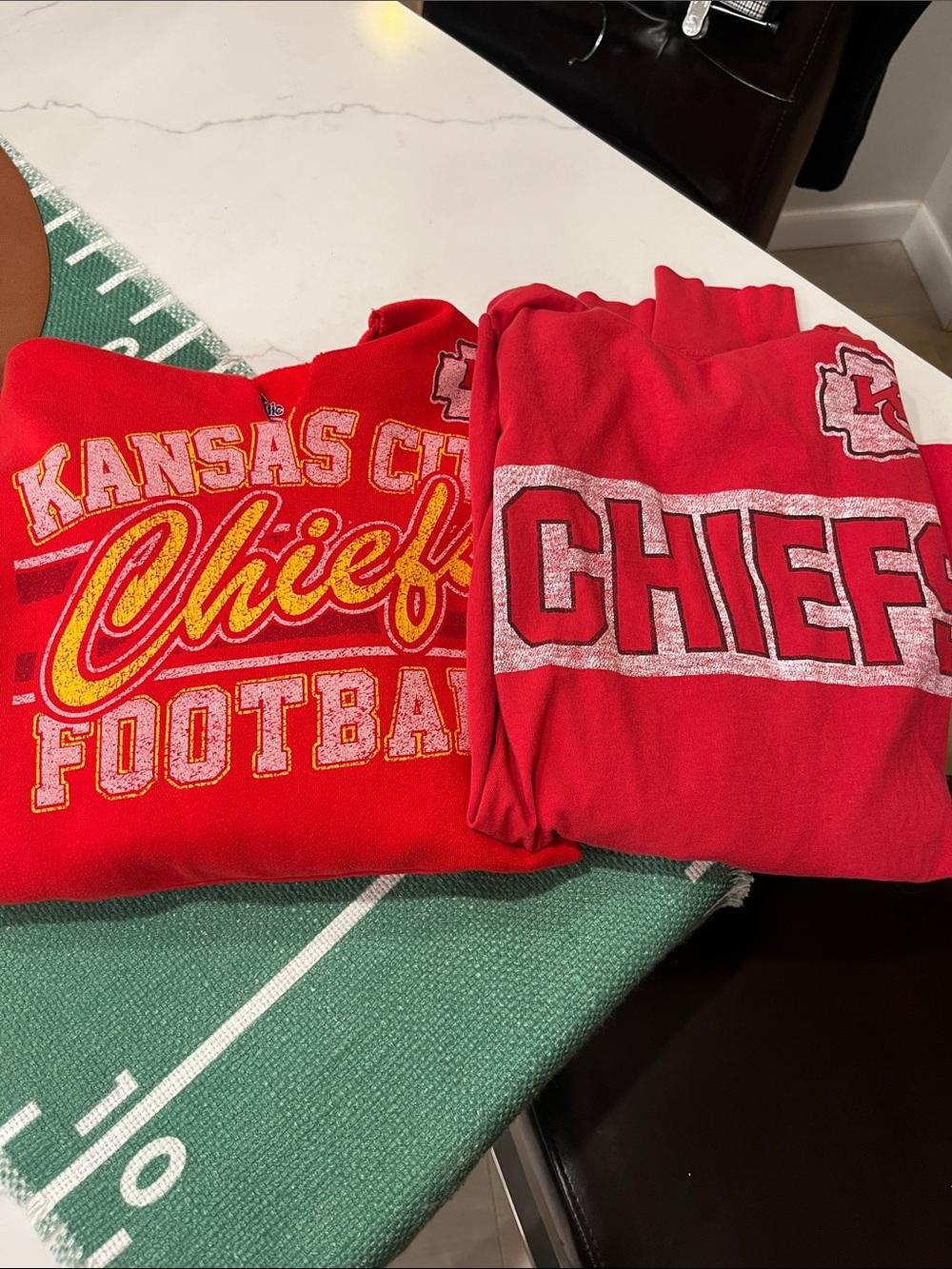 Majestic Kansas City Chiefs Women’s Sweatshirt and ‘47 long sleeve hooded shirt